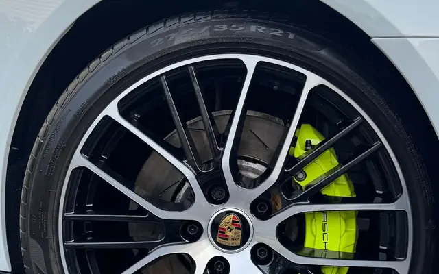The same Porsche wheel after decontamination